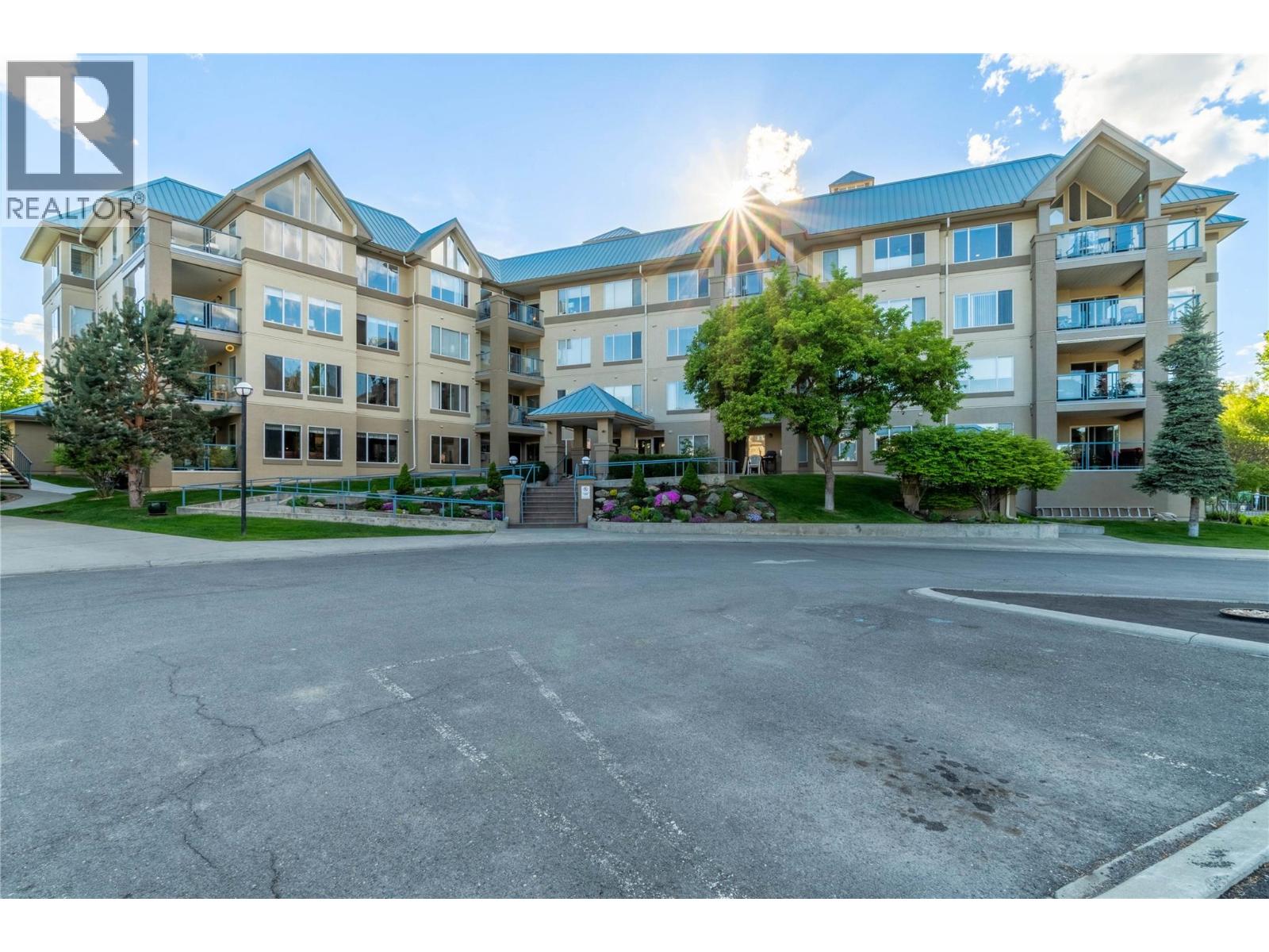 #405 970 LORNE Street - Image 38