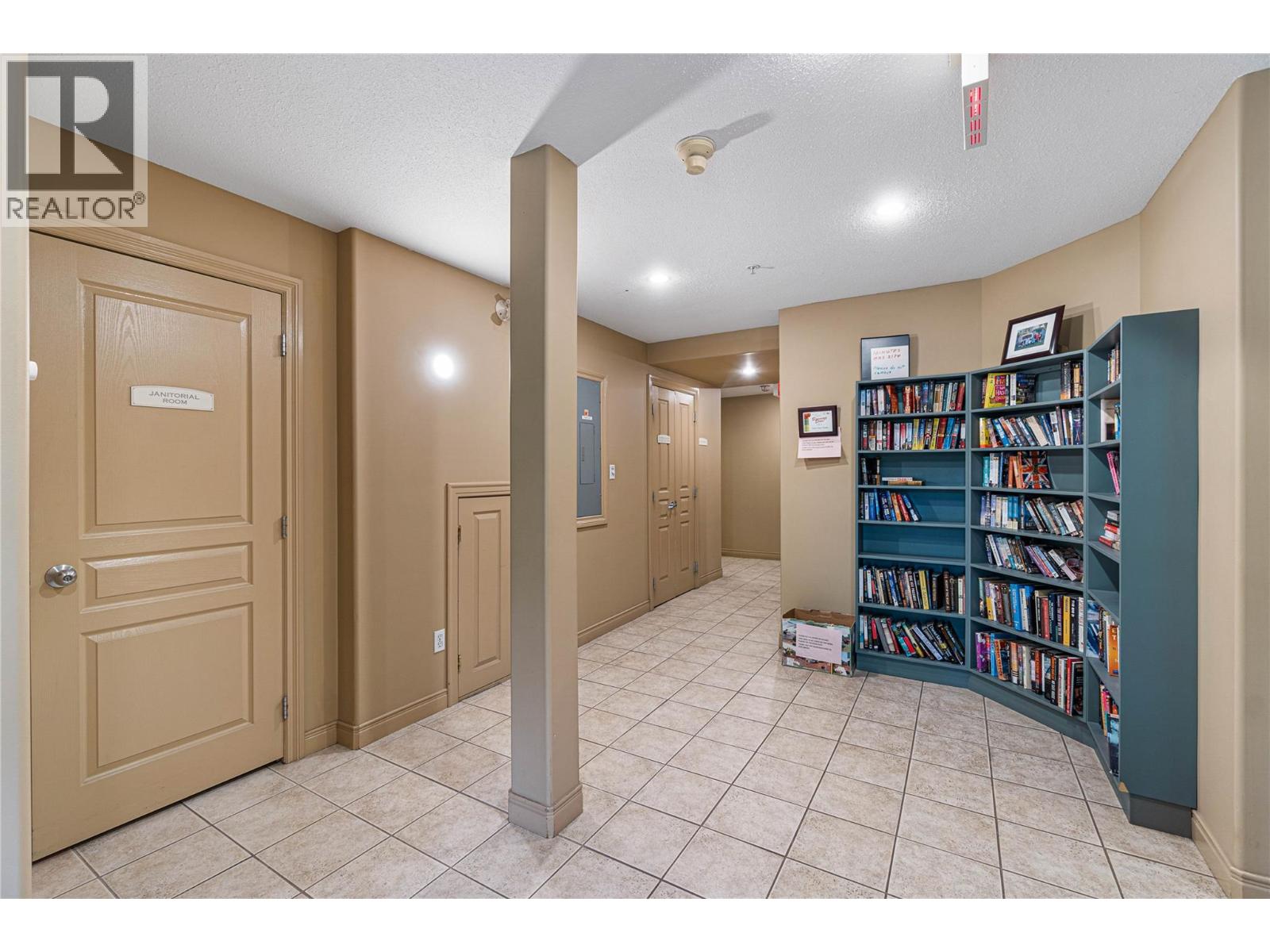 #405 970 LORNE Street - 12