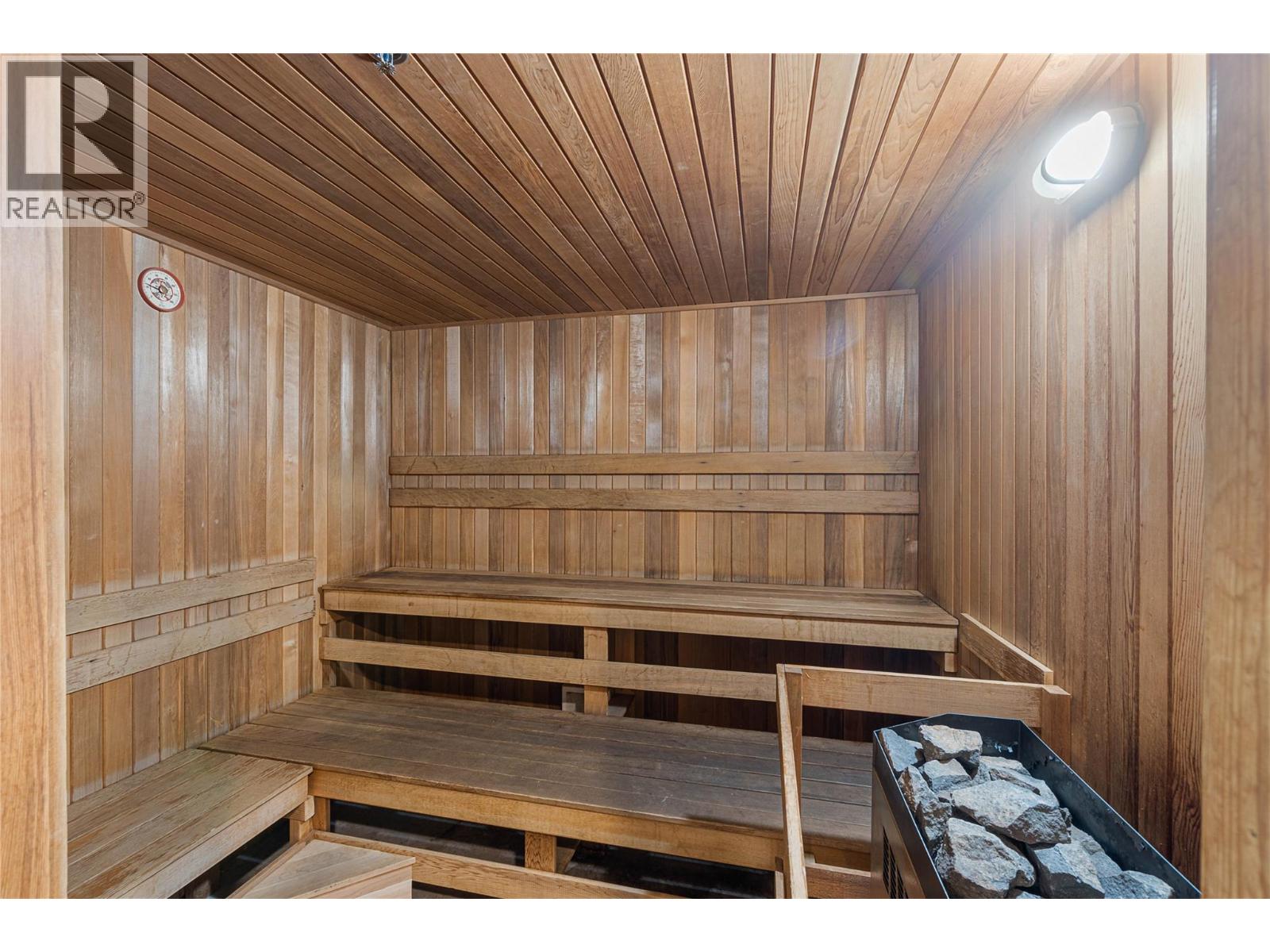 #405 970 LORNE Street - Image 7