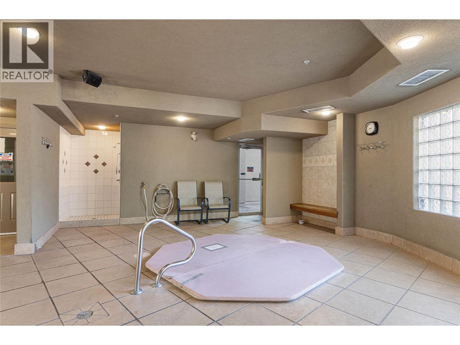 #405 970 LORNE Street - Image 9