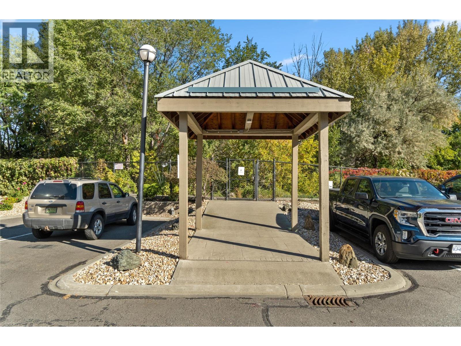 #405 970 LORNE Street - 35