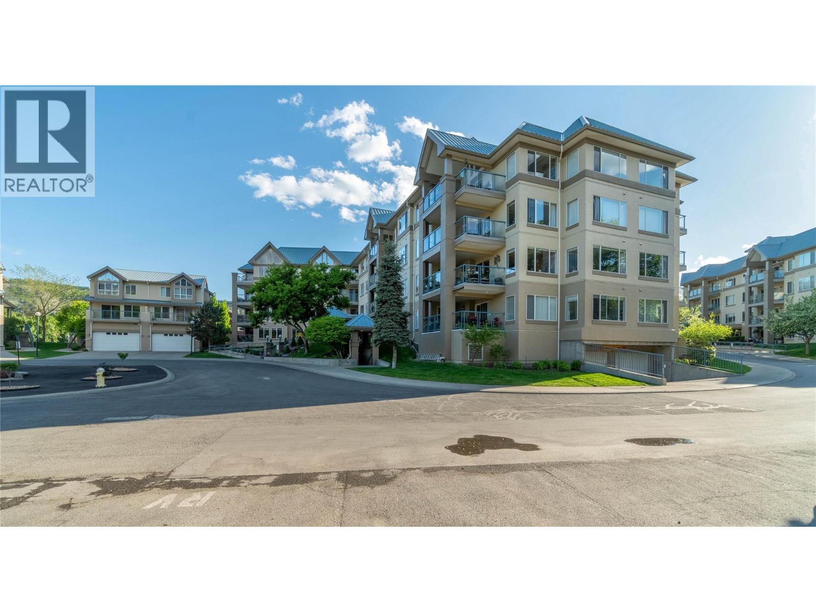 #405 970 LORNE Street - 42