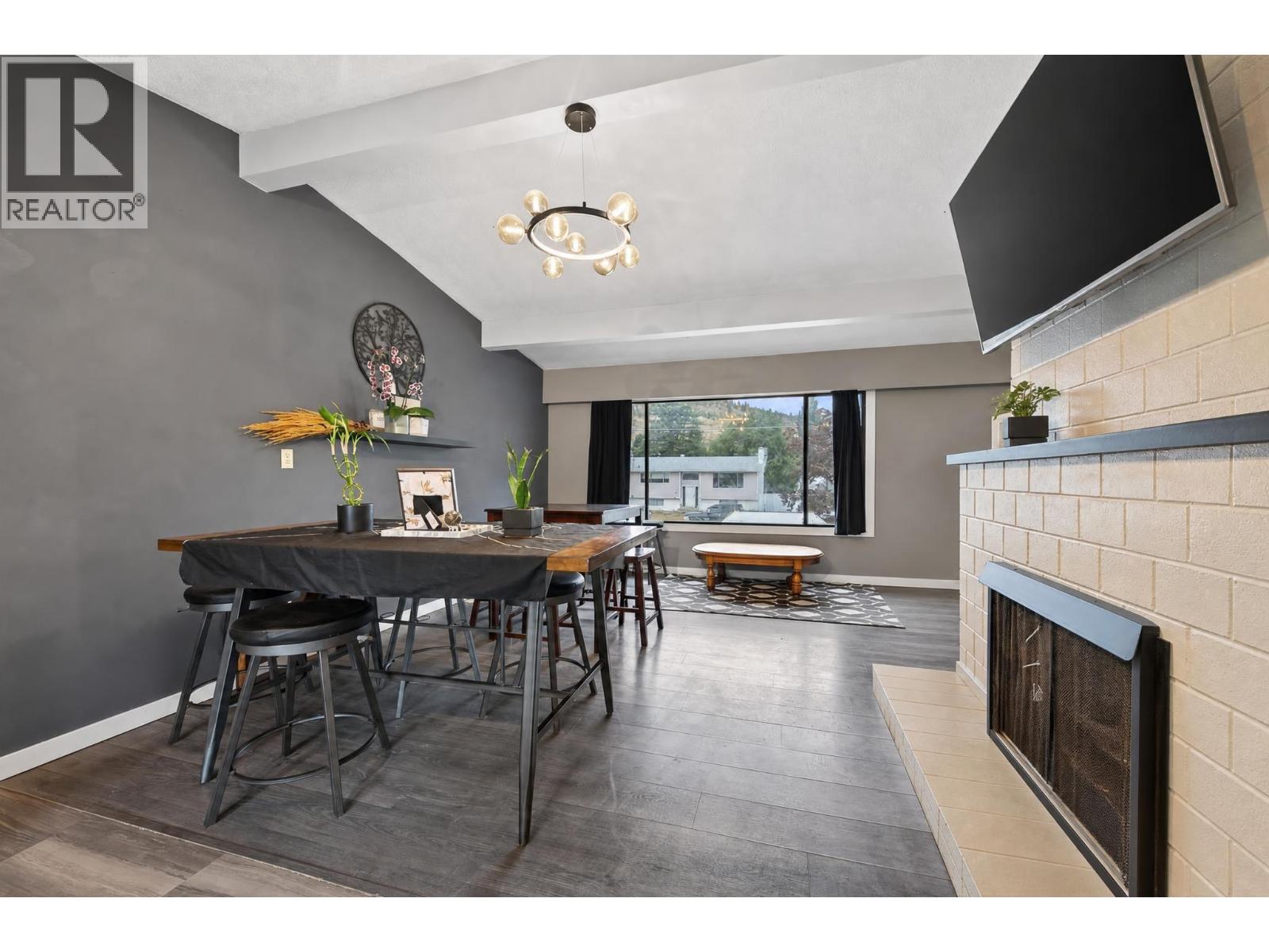859 DEVER Drive - 2