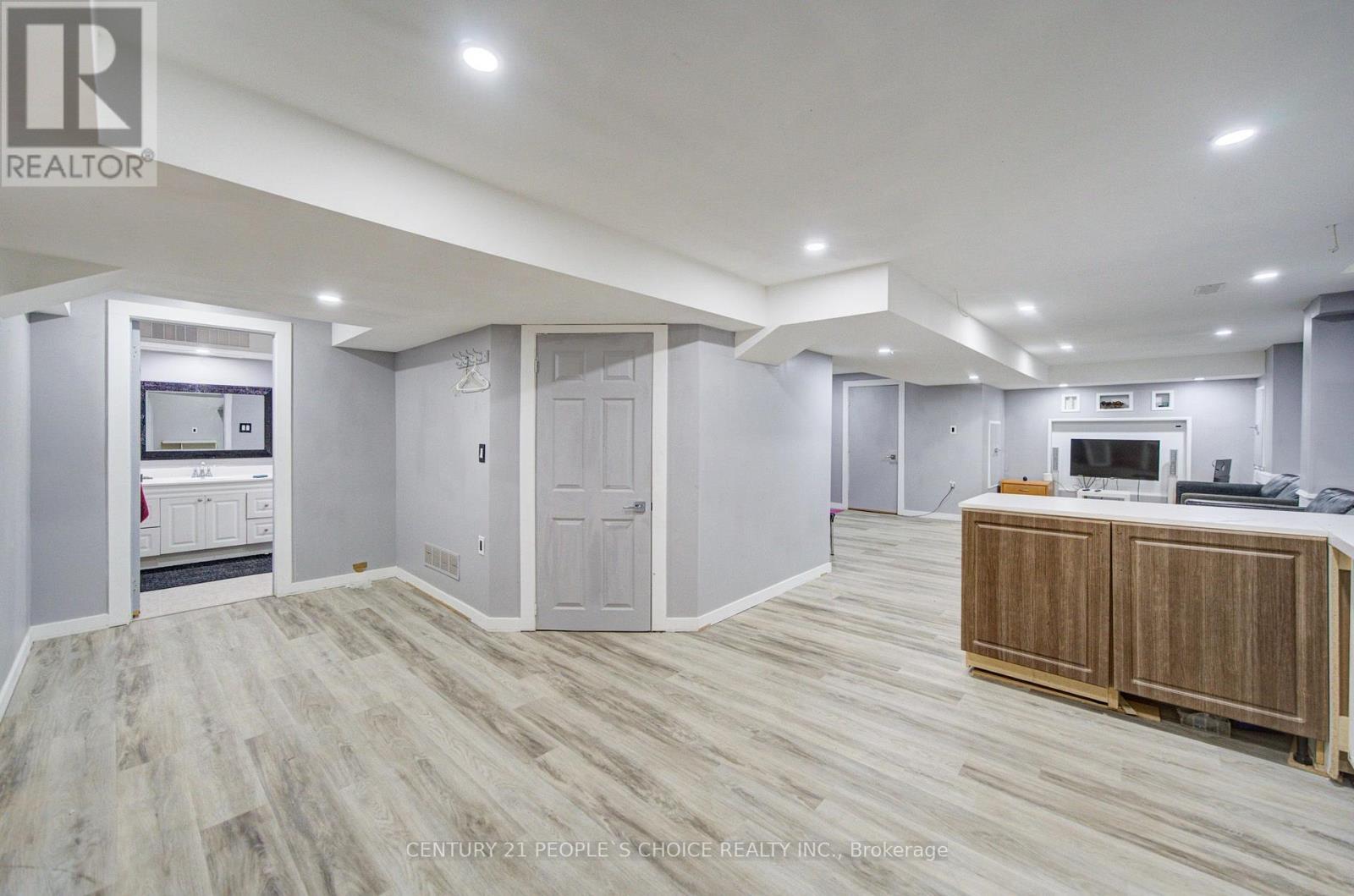 145 TRAILHEAD AVENUE - 32