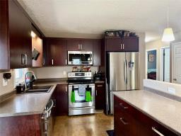 68 E Fotheringham Drive, Brandon, MB R7B3E5 Photo 6