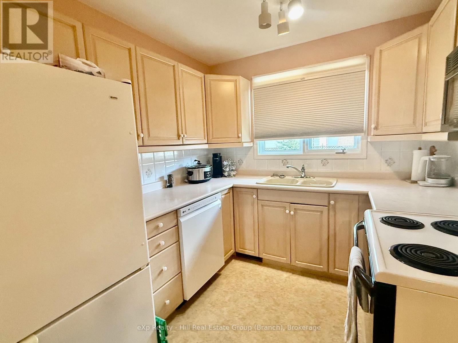 508 CAMBRIAN CRESCENT - 6