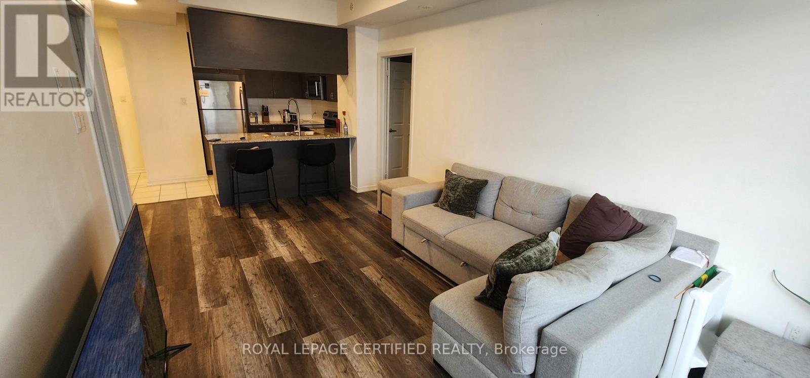 #416 54 SKY HARBOUR DRIVE - 3