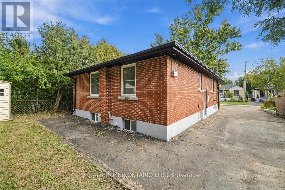 480 ROSSEAU ROAD - 26