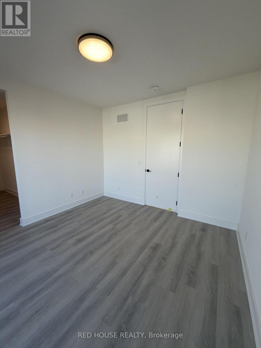 240 Ellis Avenue — photo 22