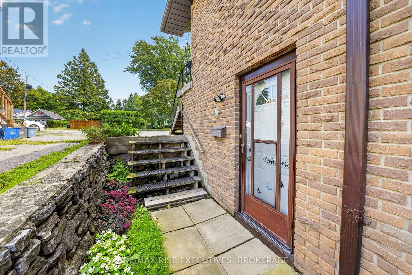 33 MONTGOMERY BOULEVARD - 13