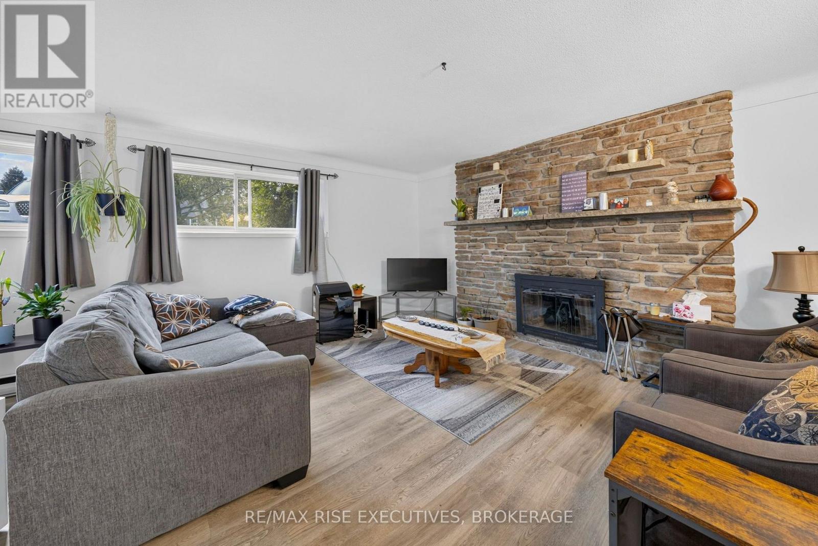 33 MONTGOMERY BOULEVARD - 16