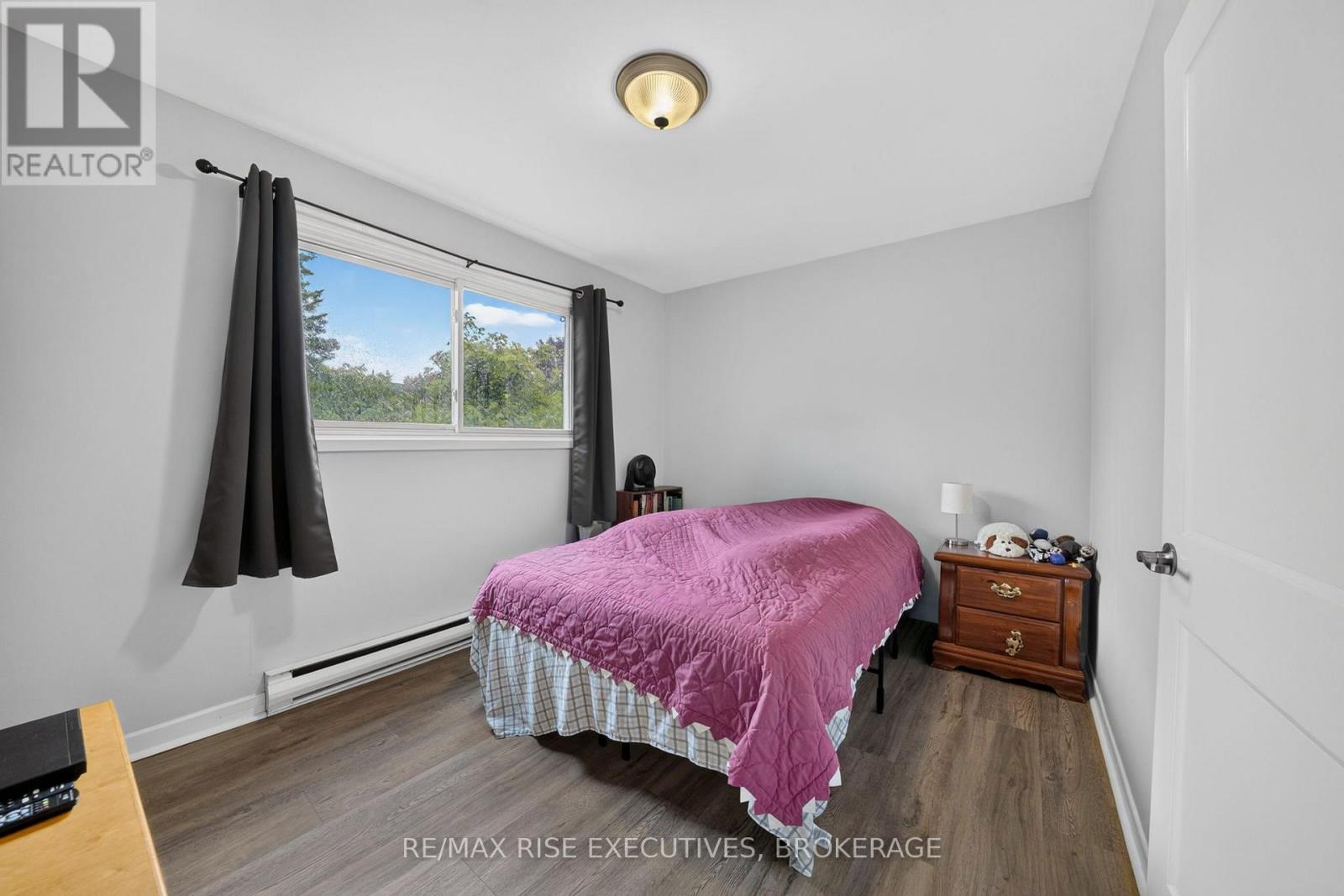 33 MONTGOMERY BOULEVARD - Image 22