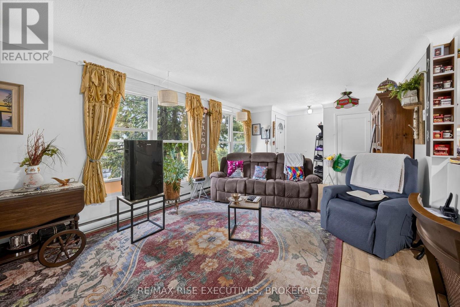 33 MONTGOMERY BOULEVARD - Image 25