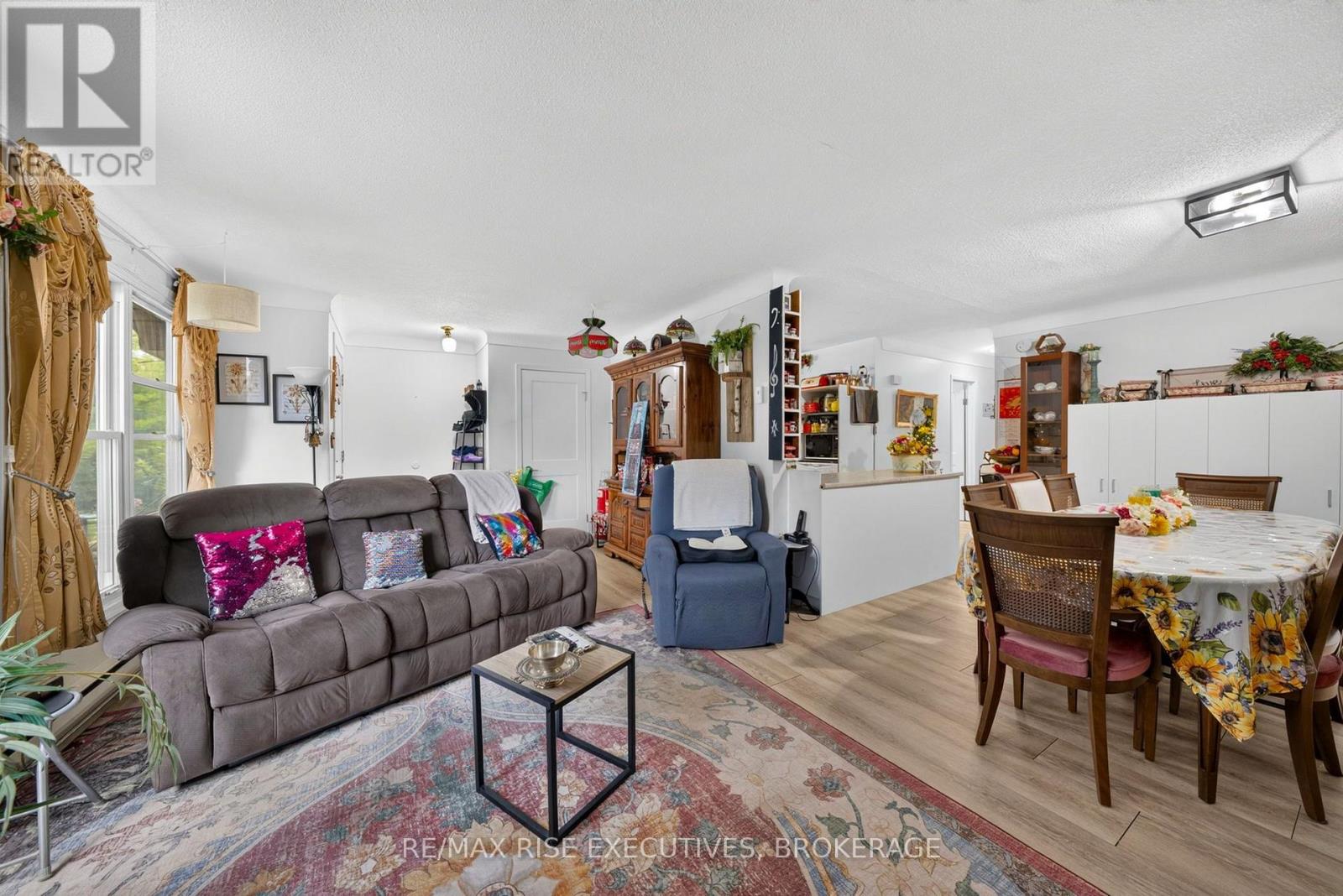 33 MONTGOMERY BOULEVARD - 26