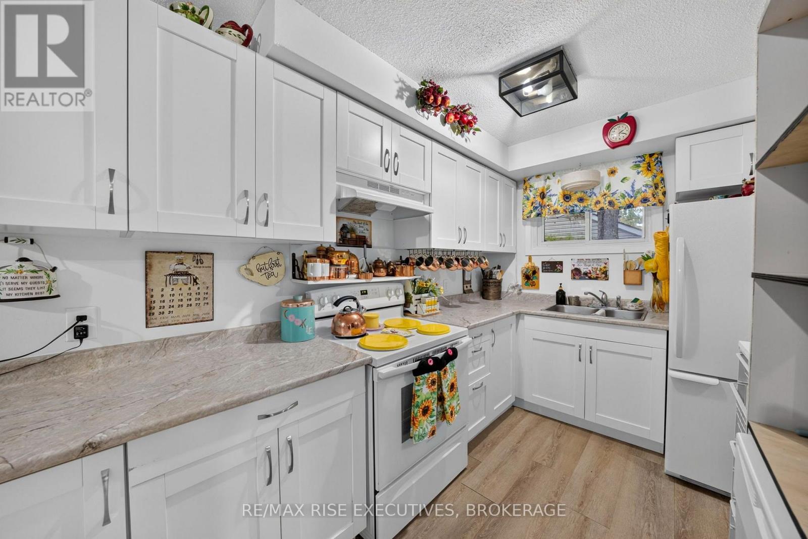 33 MONTGOMERY BOULEVARD - Image 28