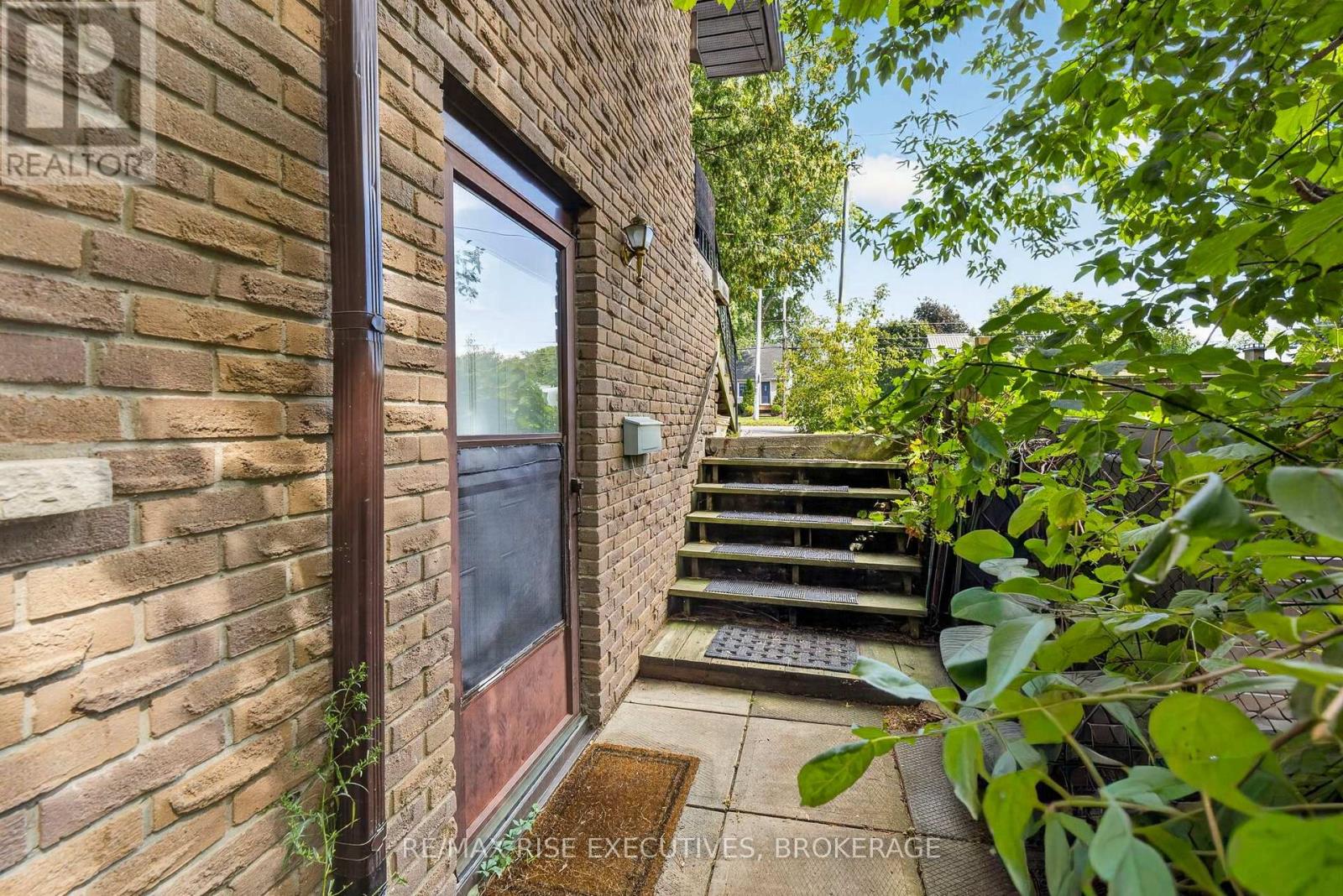 33 MONTGOMERY BOULEVARD - Image 34