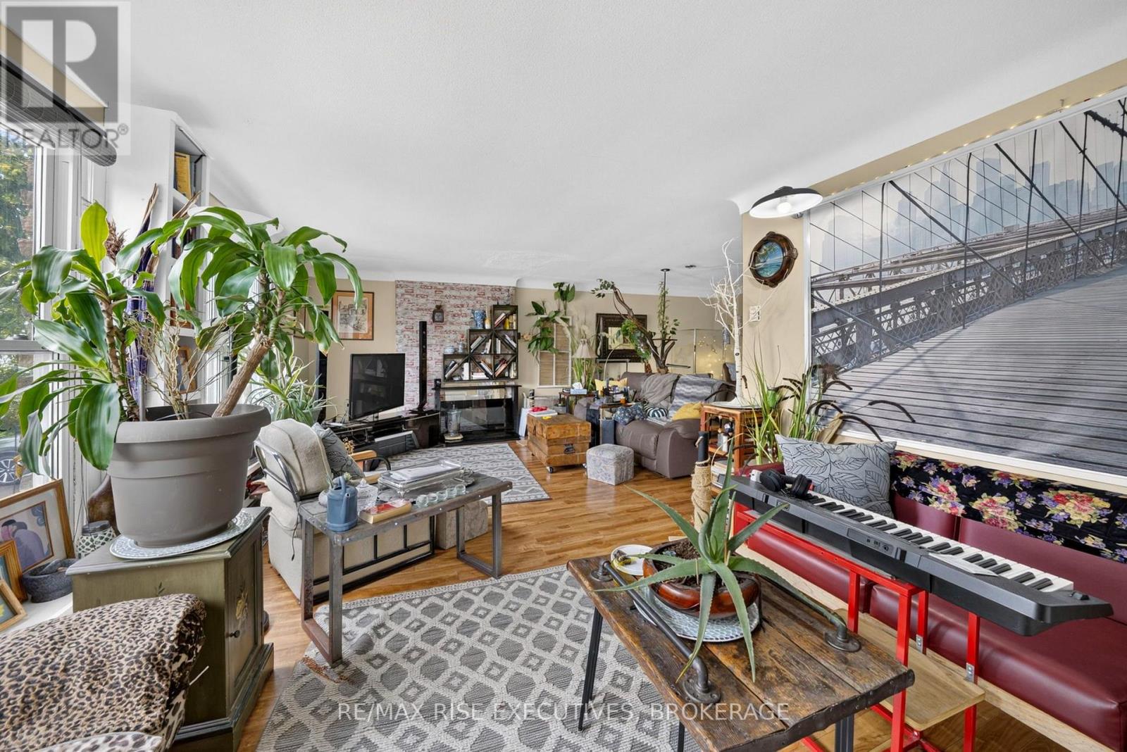 33 MONTGOMERY BOULEVARD - 4