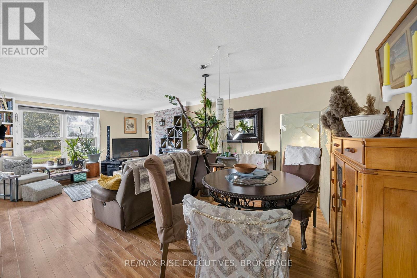 33 MONTGOMERY BOULEVARD - 6
