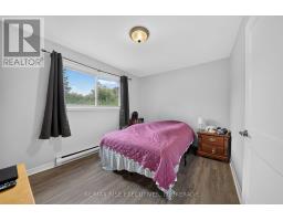 Living room - 33 Montgomery Boulevard, Kingston, ON K7M3N7 Photo 22