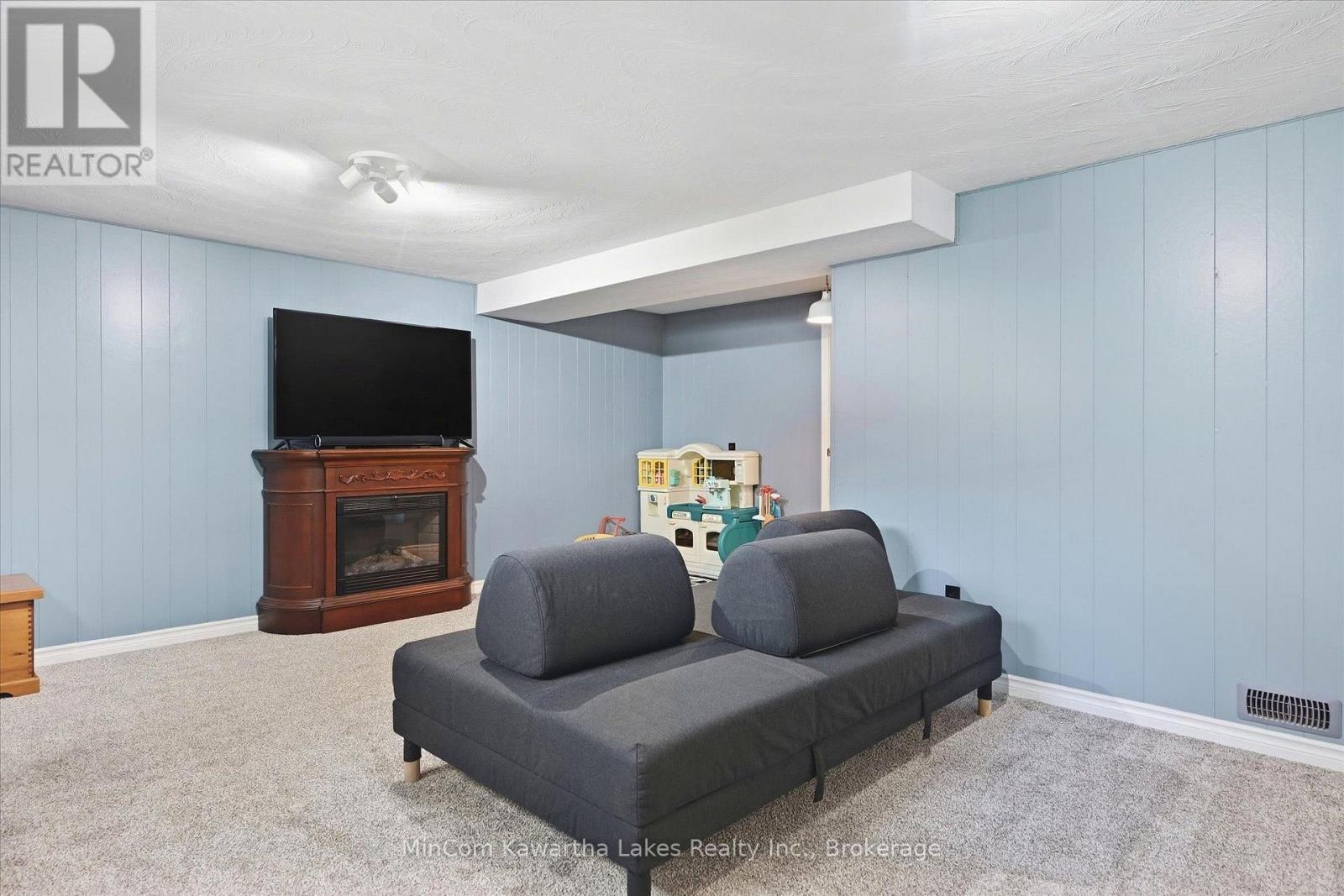 472 HIGHLAND ROAD - 41