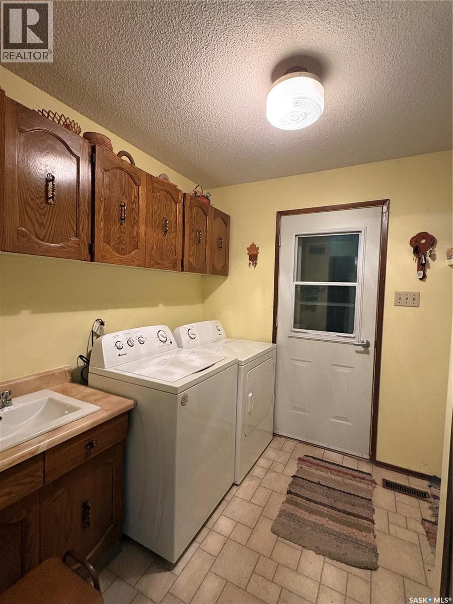 300 Livingstone Road, Pelly — photo 2