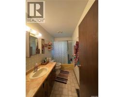 Den - 300 Livingstone Road, Pelly, SK S0A2Z0 Photo 11