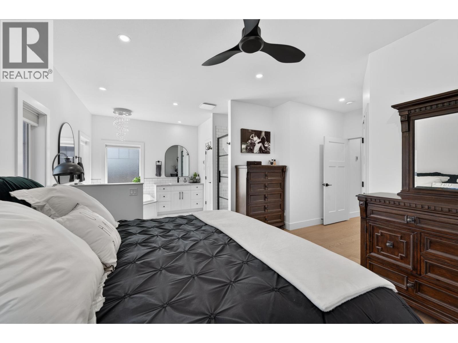 11212 114 AVENUE - Image 12