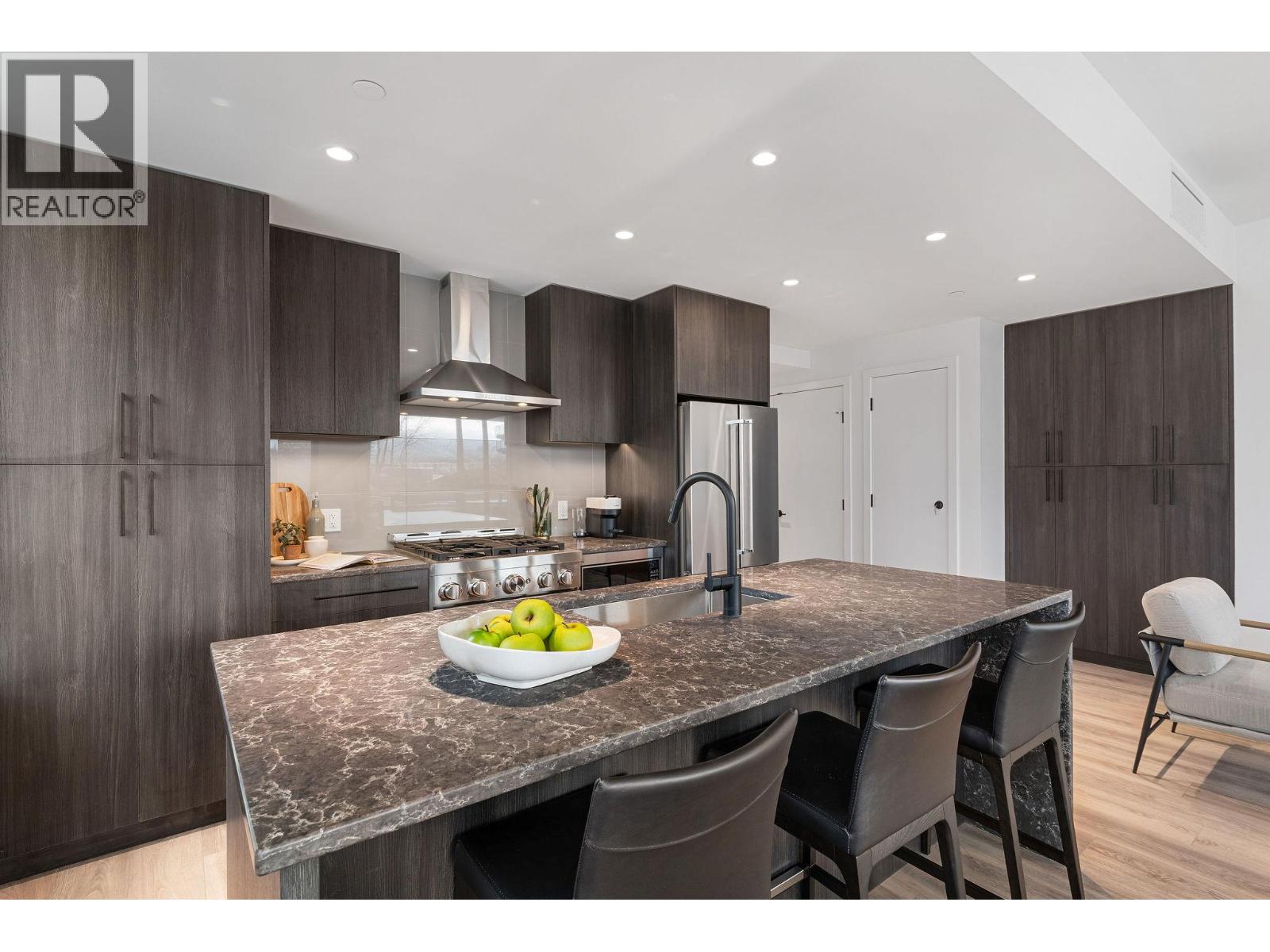 #311 3051 Abbott Street - 6