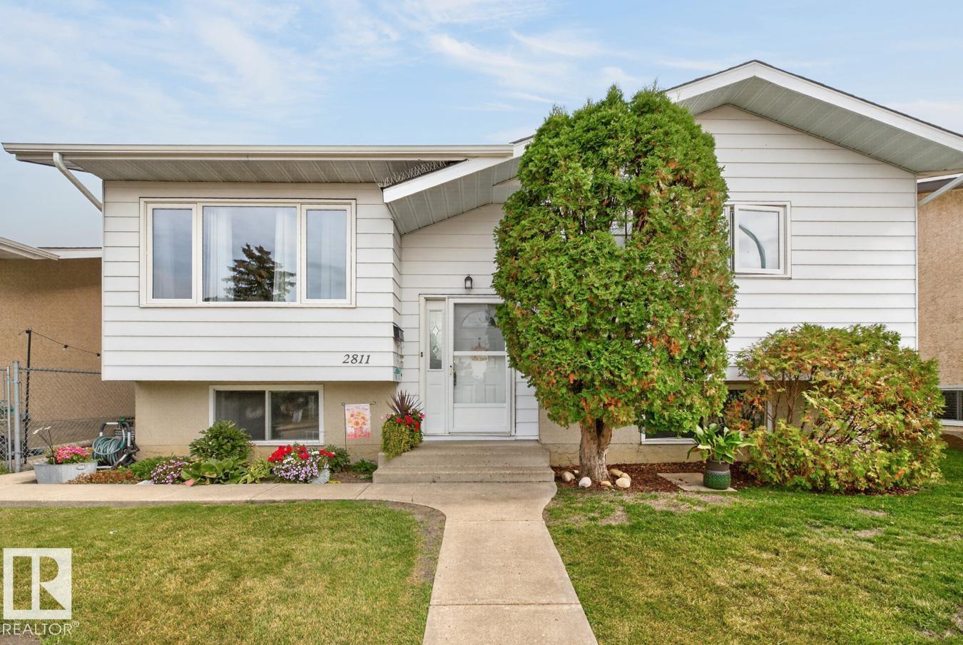 2811 37 AV NW, Edmonton, Alberta, T6L4G4