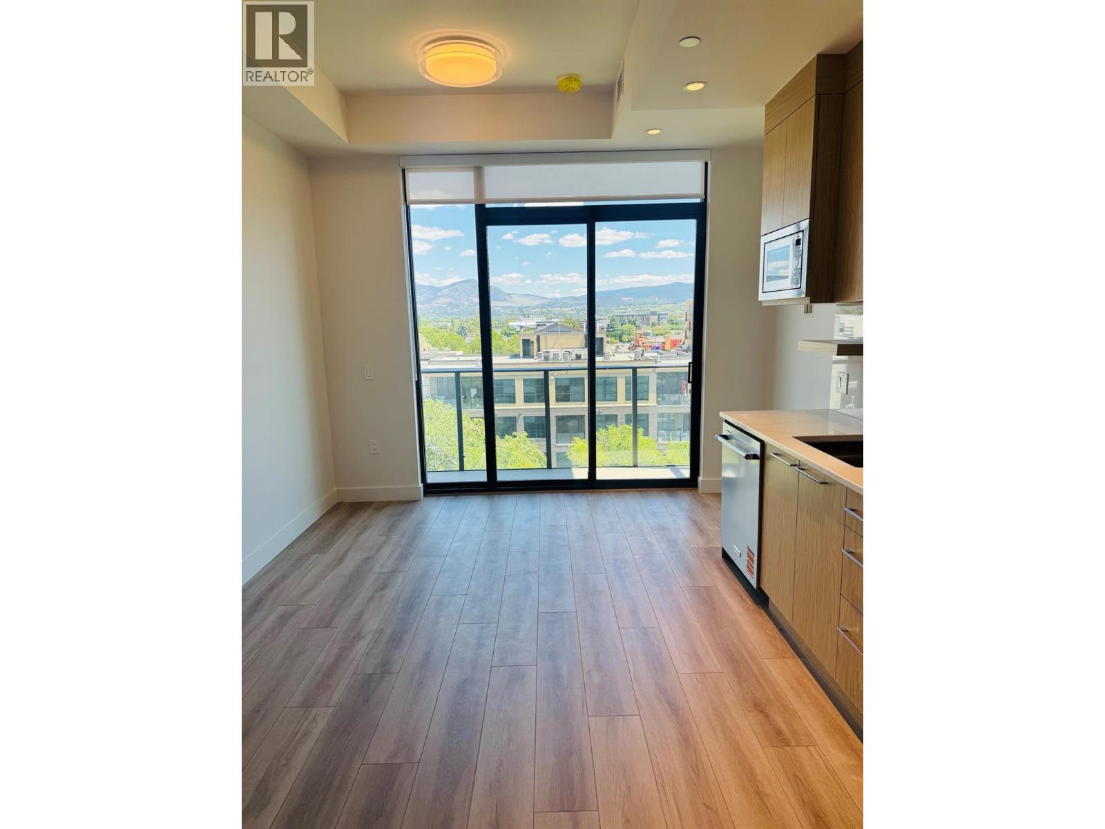 #609 3051 Abbott Street - Image 4