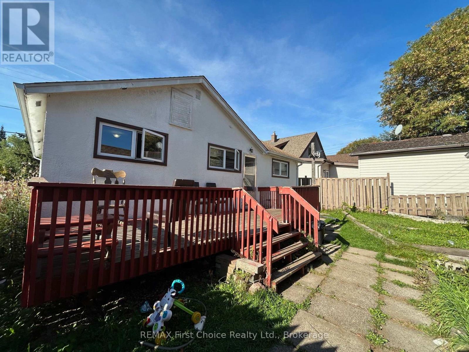 344 CORNWALL AVENUE - 23