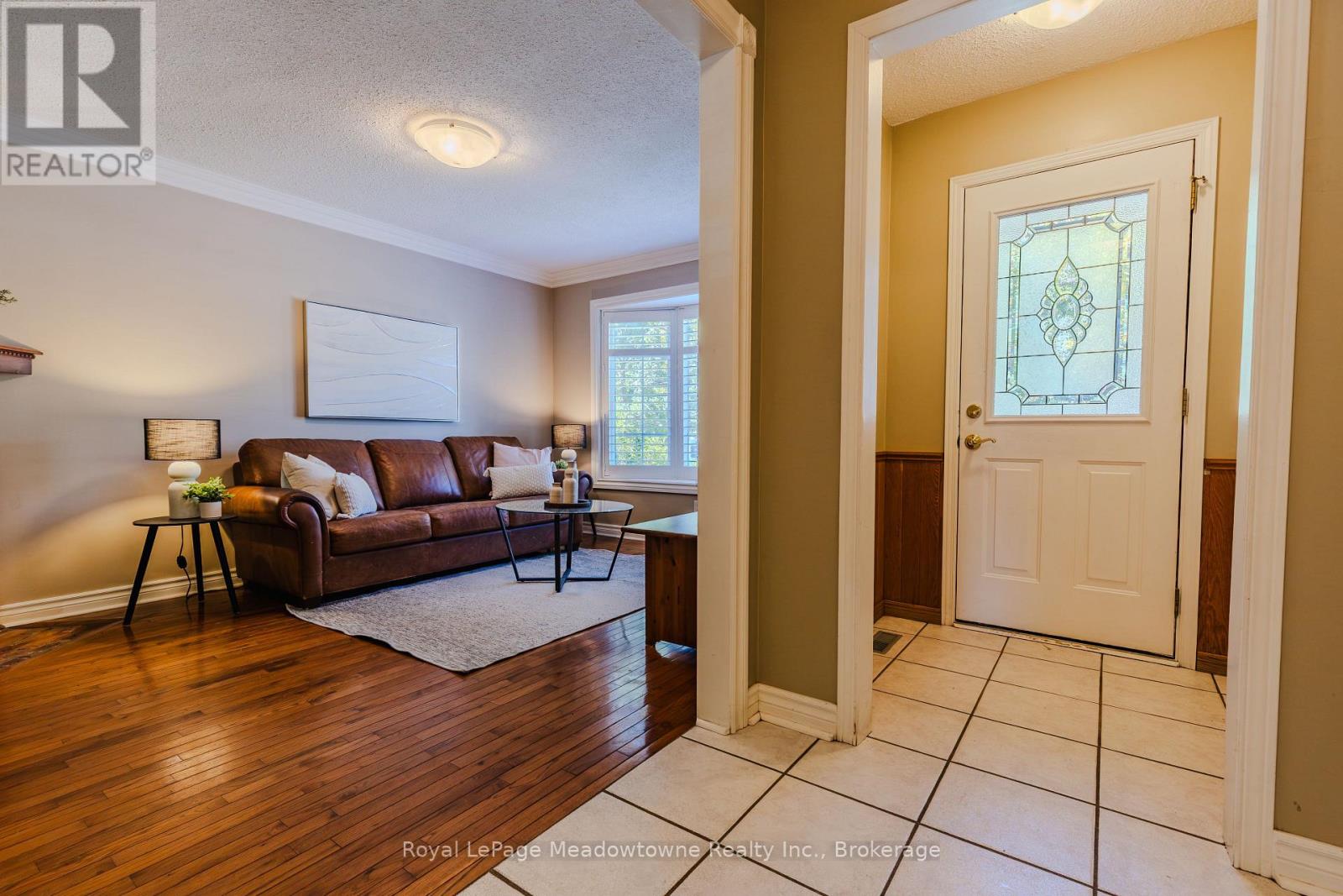 902 LAURIER AVENUE - 4
