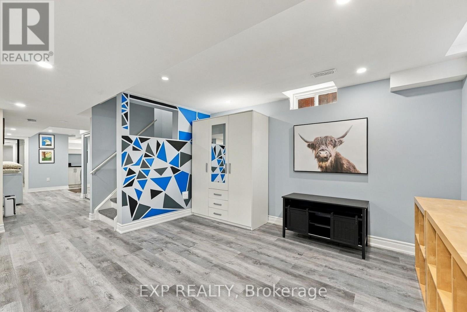48 THACKERY DRIVE - 33