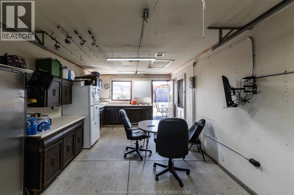 47 ROSE AVENUE - 30