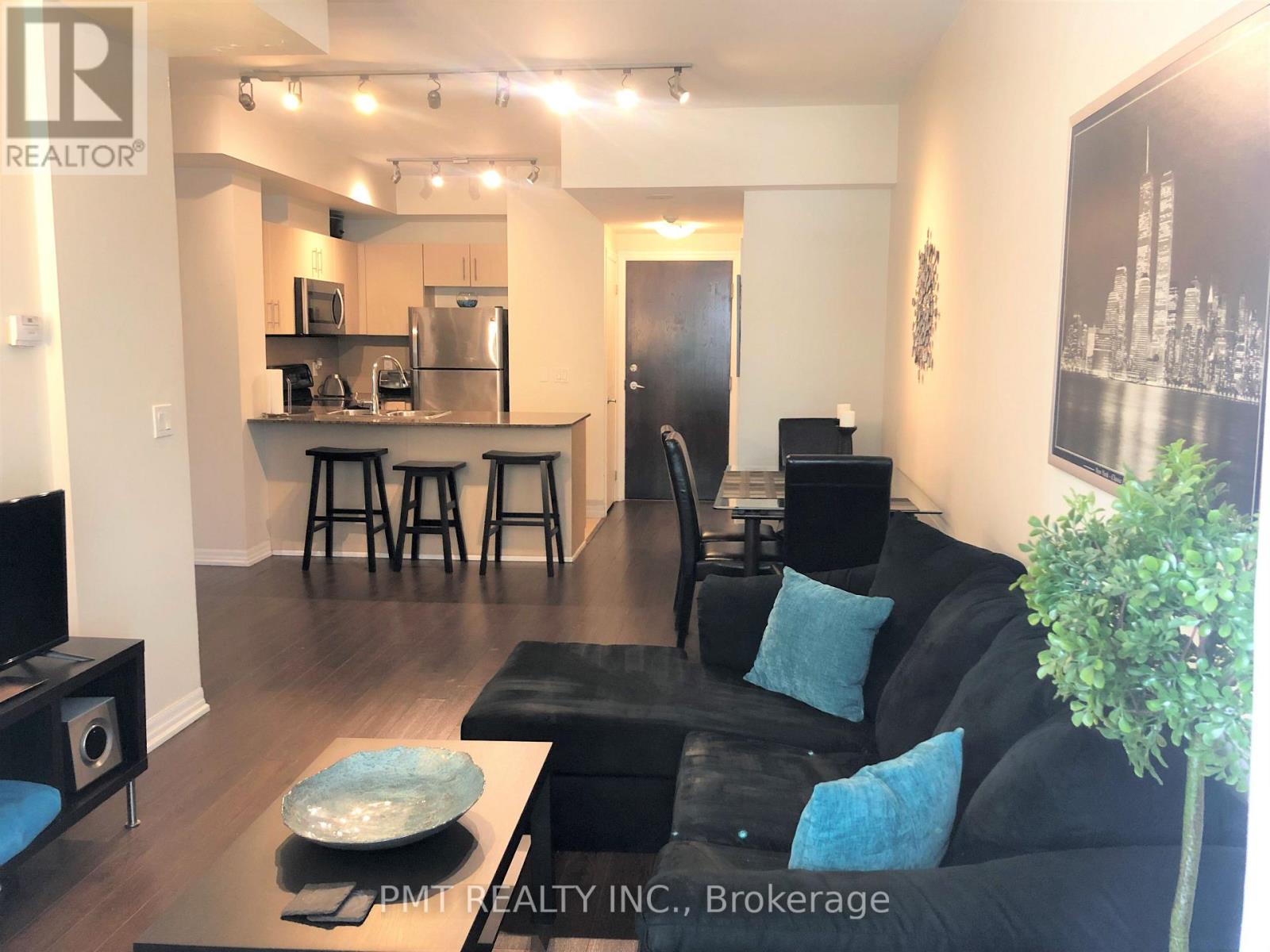 Photo of 12 Yonge Street
