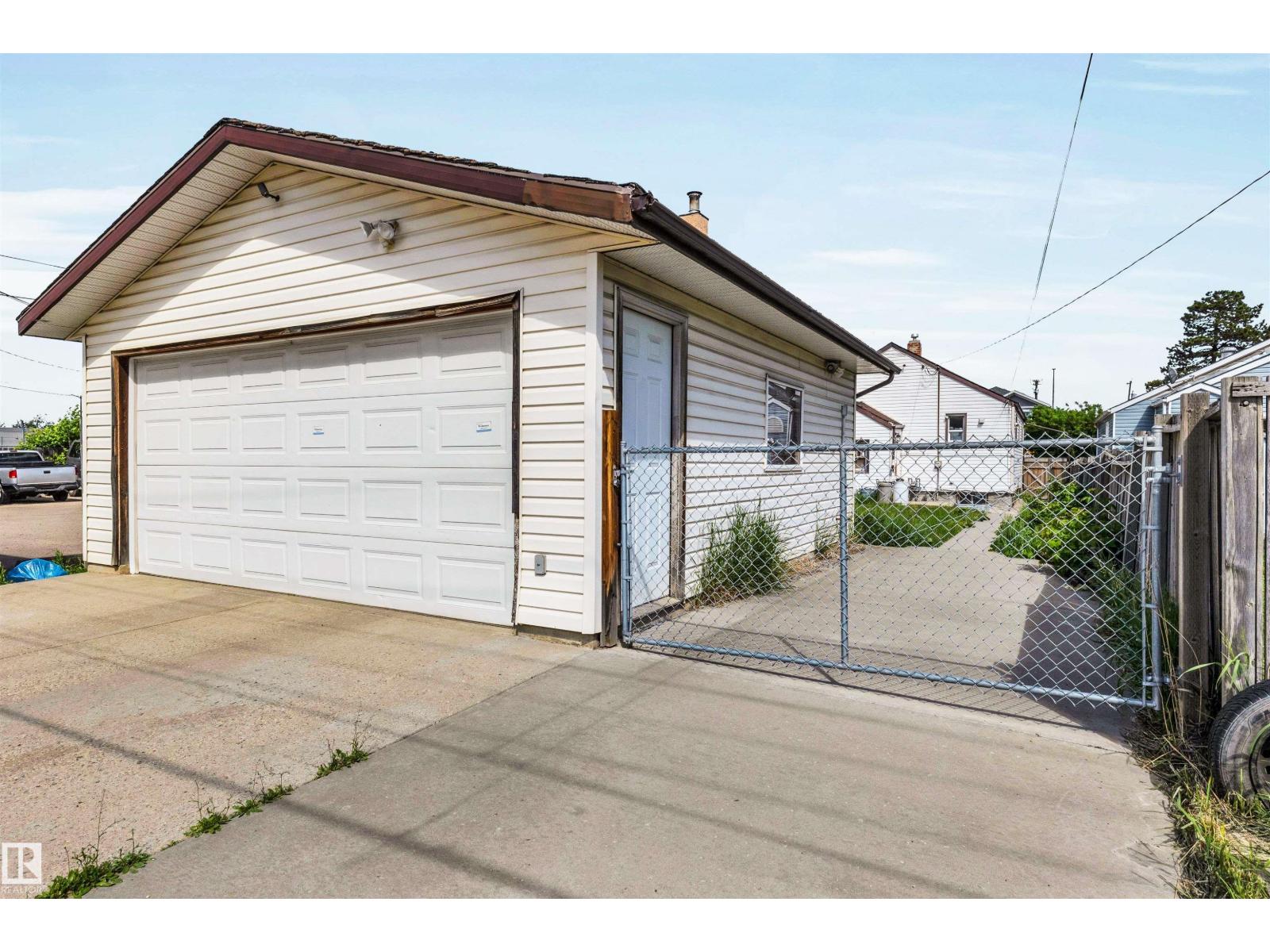 11722 81 ST NW - 32