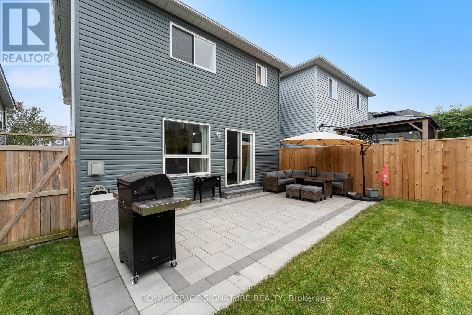 16 BEACHAM CRESCENT - 31