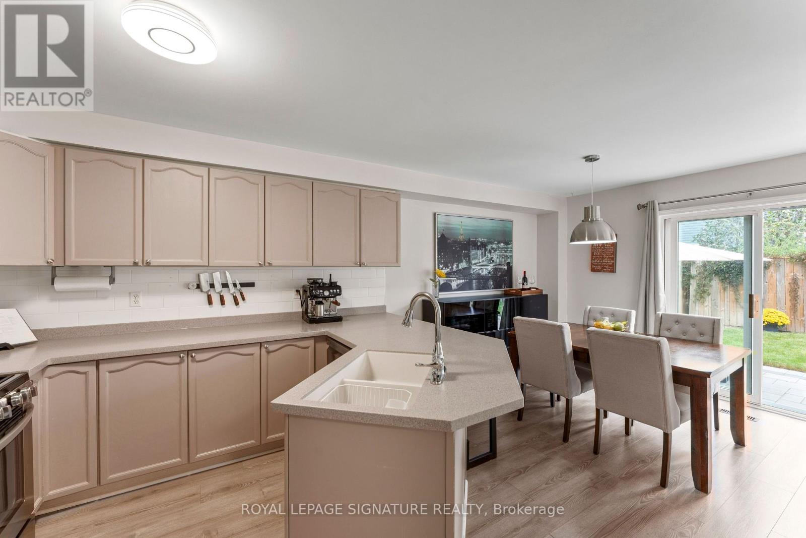 16 BEACHAM CRESCENT - 9
