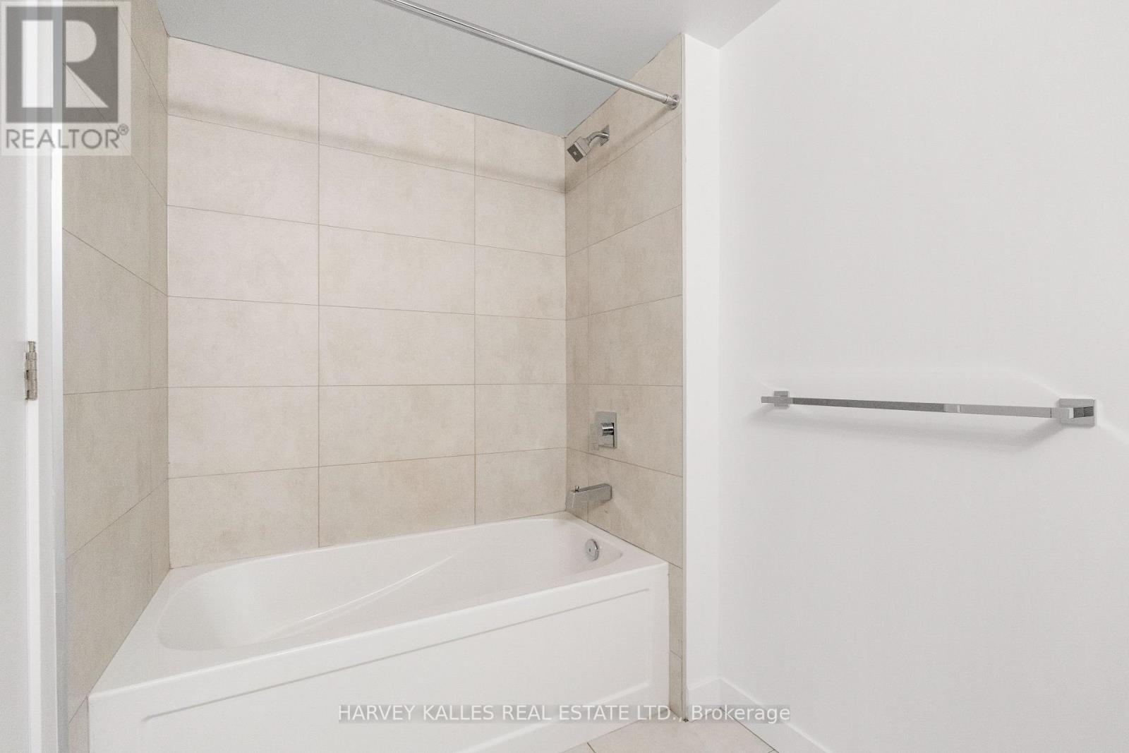 #1105 8 TIPPETT ROAD - 22