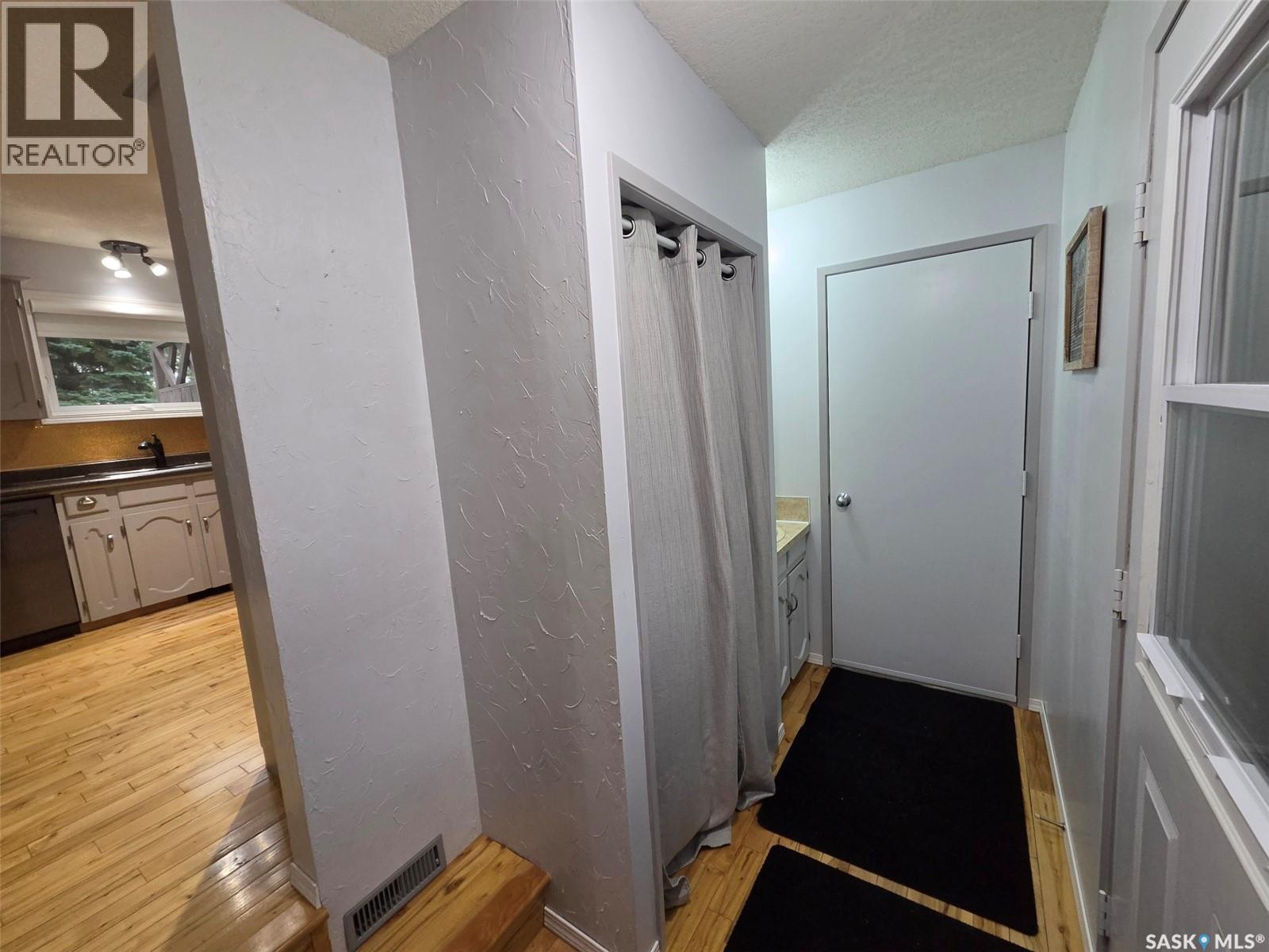 228 Railway AVENUE, Wawota — photo 2