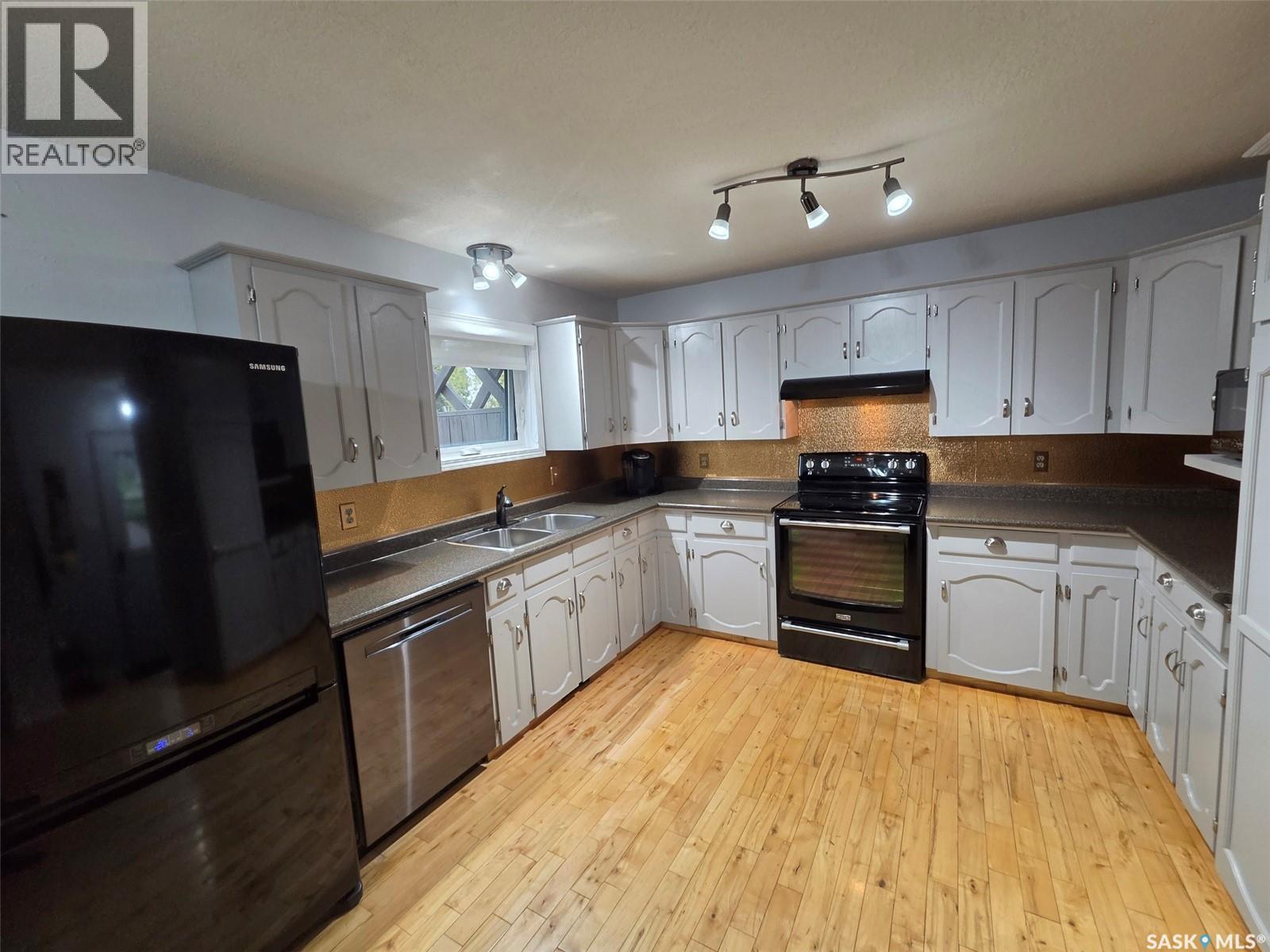 228 Railway AVENUE, Wawota — photo 3