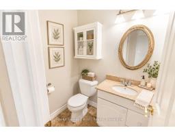 Bathroom - 958 Smithside Court, Peterborough, ON K9J8E2 Photo 11