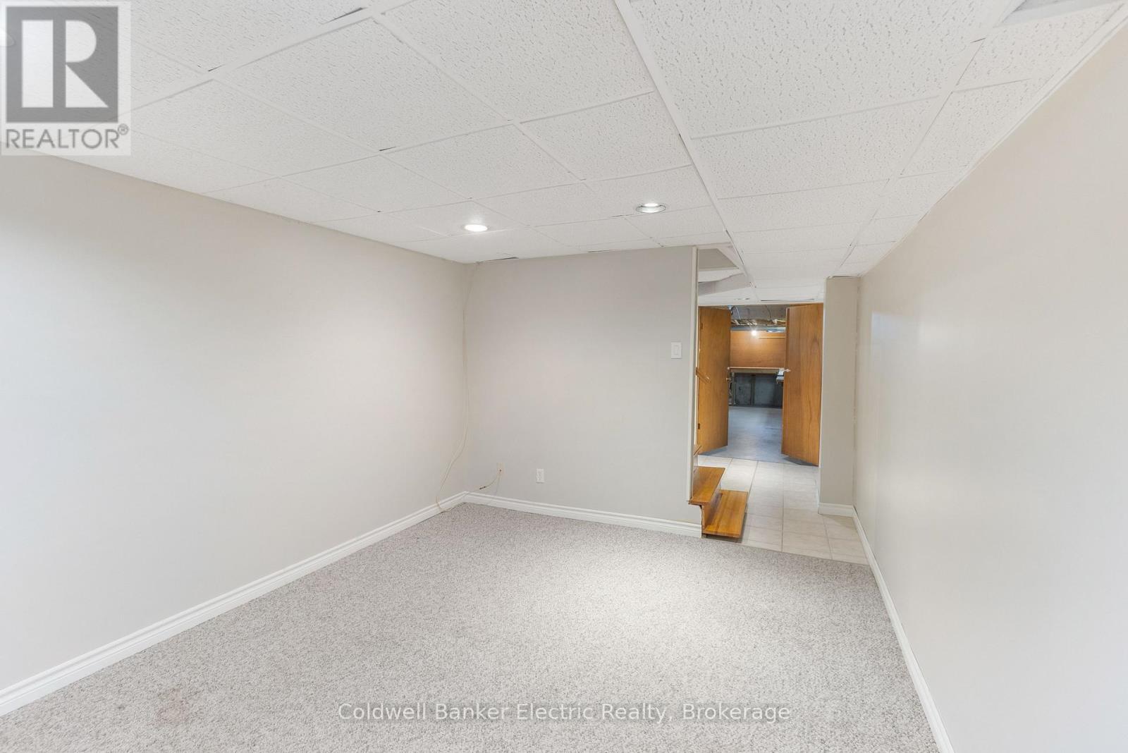958 SMITHSIDE COURT - Image 29