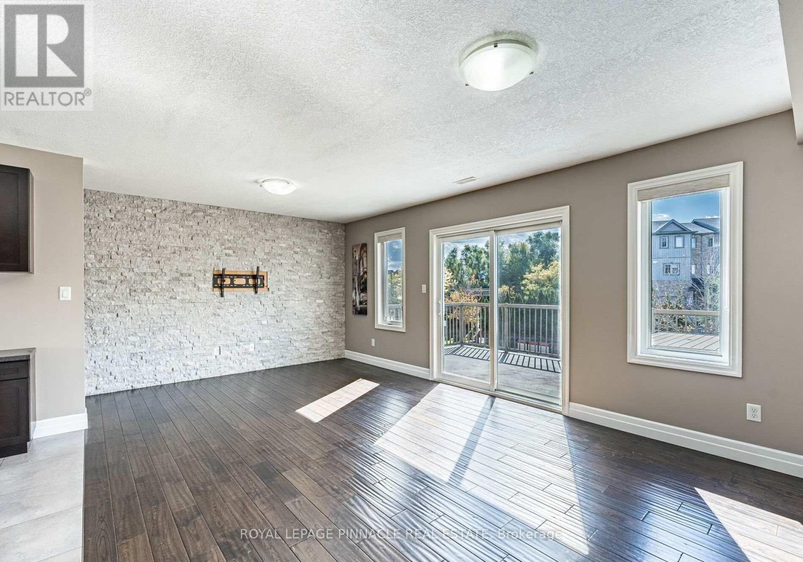 15 - 275 OLD HURON ROAD E — photo 2