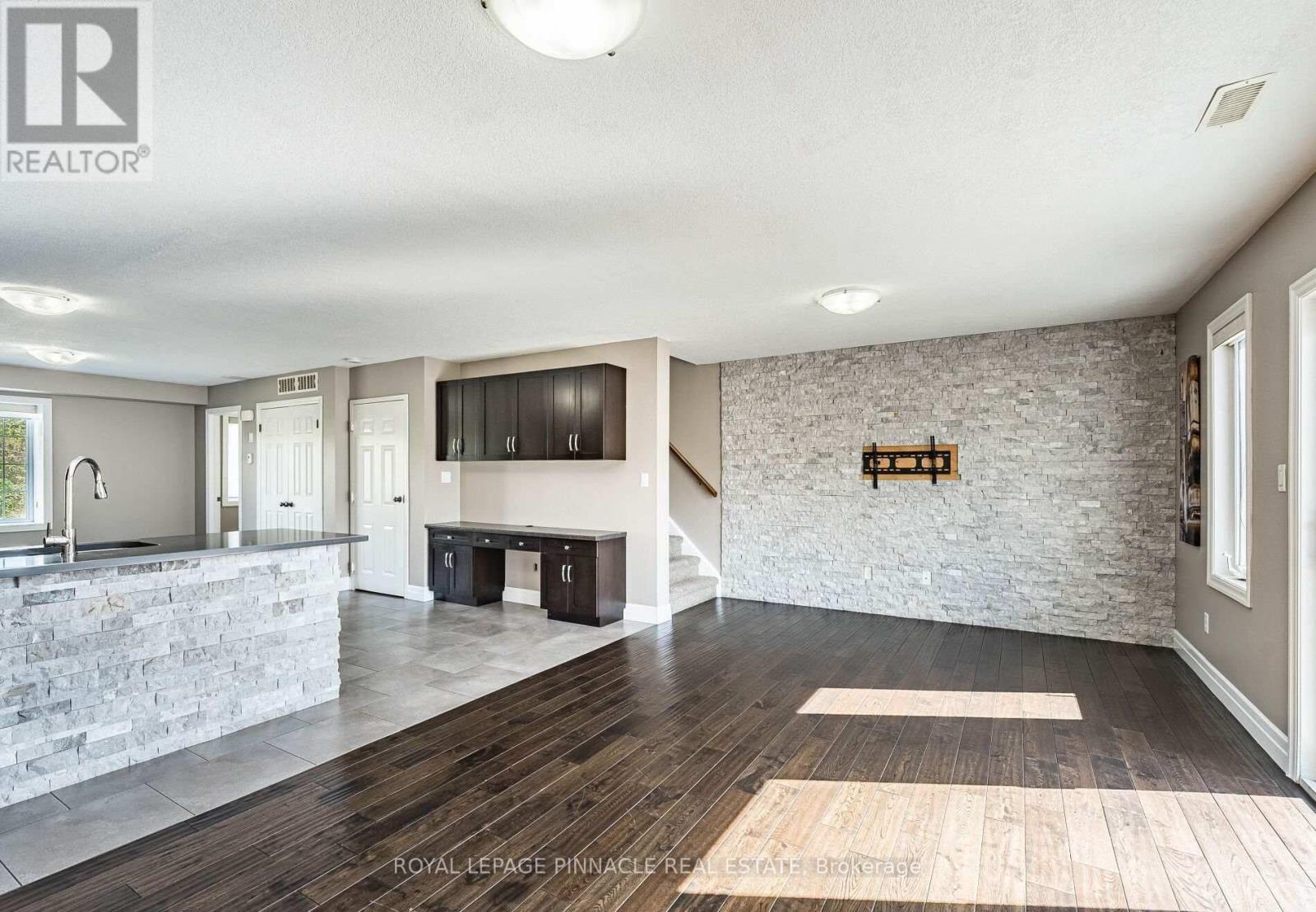 15 - 275 OLD HURON ROAD E — photo 3