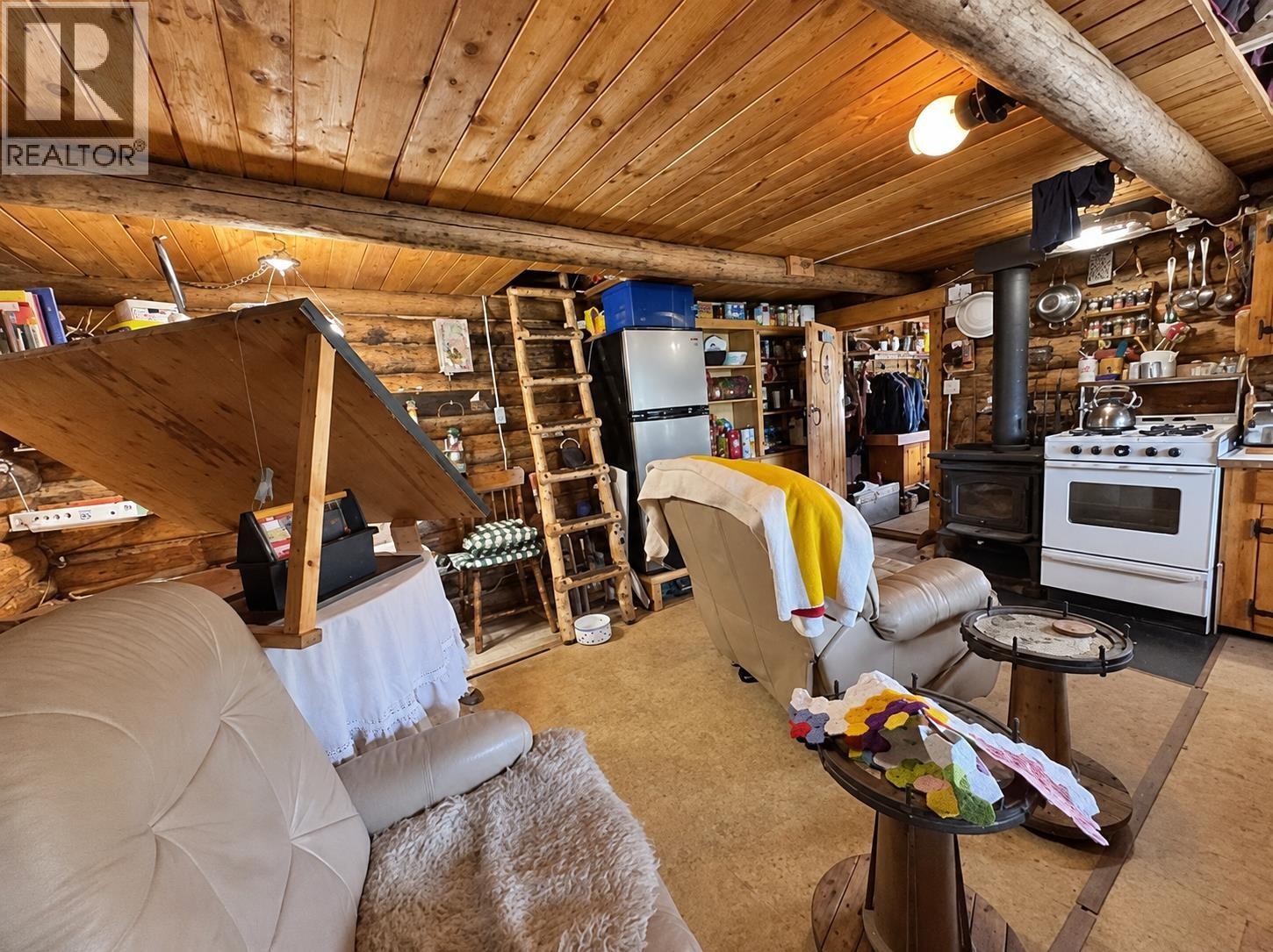 5276 CARIBOO LAKE ROAD - 10