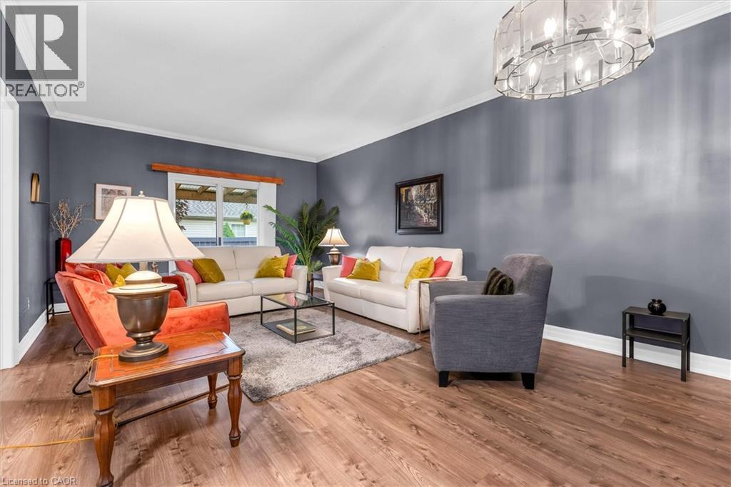 149 SILVERBIRCH Boulevard - 11