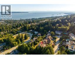 Lower 2426 Westhill Court, West Vancouver, BC V7S3A5 Photo 37