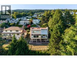 Lower 2426 Westhill Court, West Vancouver, BC V7S3A5 Photo 6