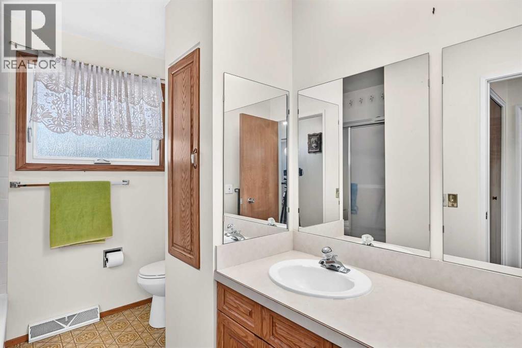 10424 2 Street SE - 22
